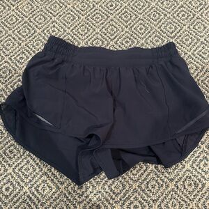 lululemon hotty hot shorts 2.5 inch